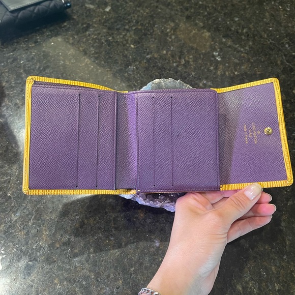 🤩🤩EUC Louis Vuitton LV Epi Elise tassil yellow compact wallet - Picture 4 of 7